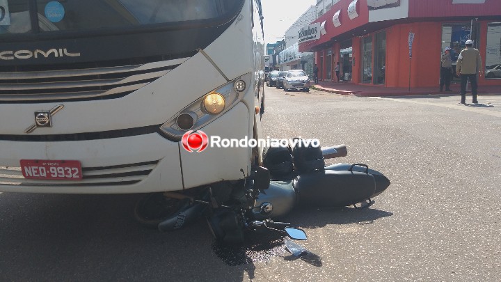 GRAVE: Casal em moto é arrastado por ônibus no Centro de Porto Velho