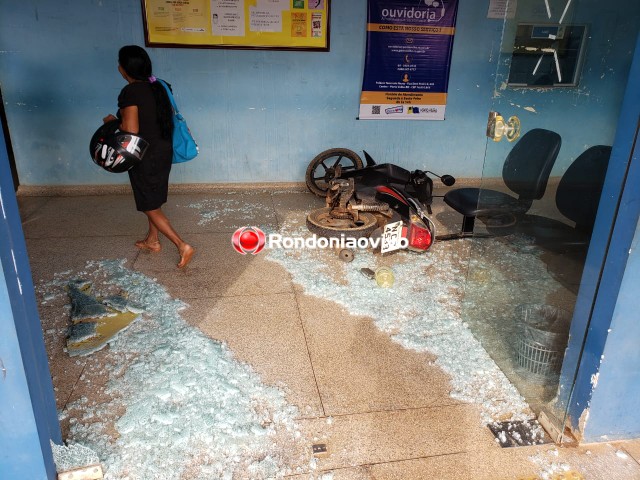 SURTADA: Mulher invade posto de saúde com motocicleta e deixa feridos