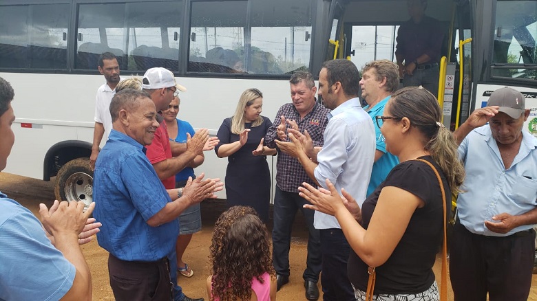 EMENDA PARLAMENTAR: Deputado Edson Martins entrega micro-ônibus para transporte de pacientes