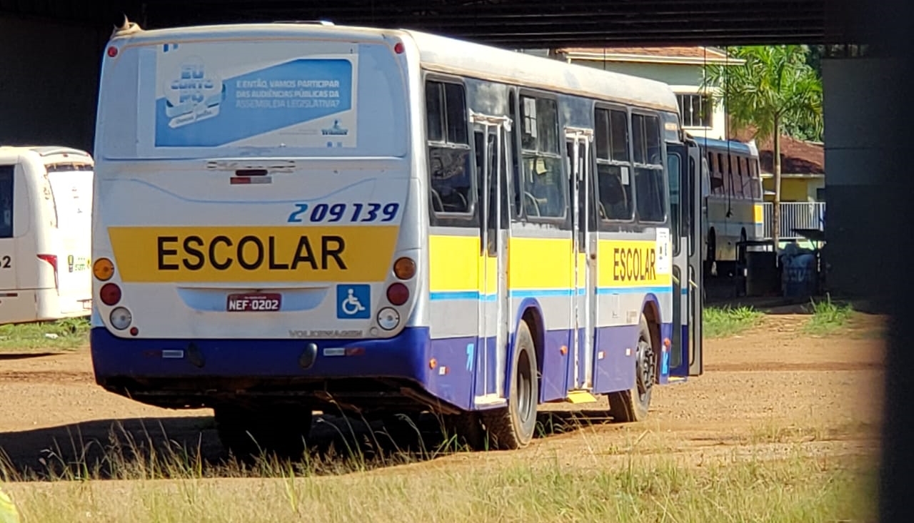 VERDADE: Ônibus escolares na capital são velhos e da antiga empresa Três Marias