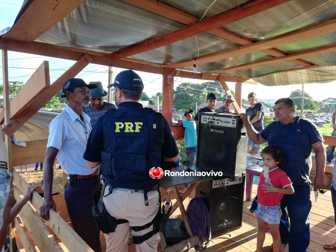 PROTESTO: Mesmo com pedido da PRF carretas de combustível não passam pelo bloqueio