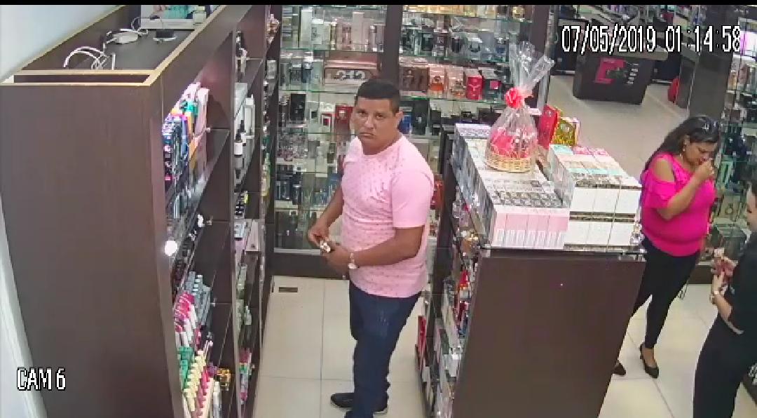 ARREPENDIDO: Homem filmado furtando perfume de loja diz que sofre de doença