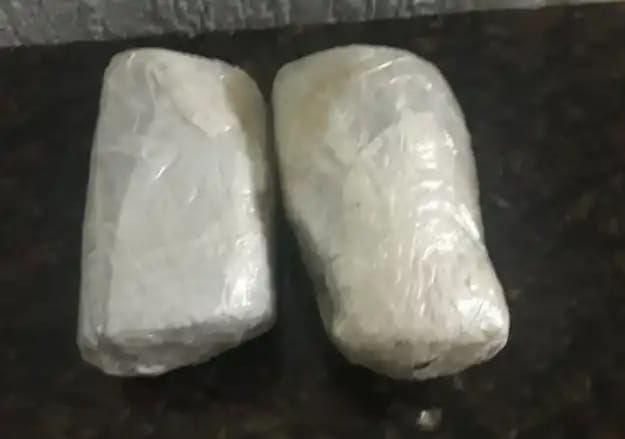 DELIVERY: Polícia flagra mulher levando droga nas partes íntimas para cliente na capital