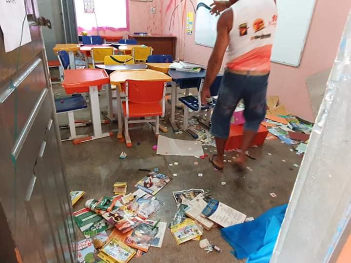 DEPREDAÇÃO: Escola pública é invadida e destruída por vândalos ao lado da PRF