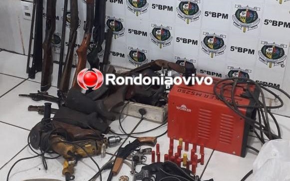 PRESO: PM flagra homem com arsenal de armas em fábrica clandestina