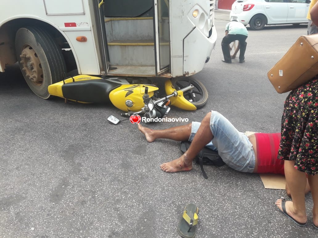 LIVRAMENTO: Ocupantes de motocicleta escapam da morte durante acidente com ônibus