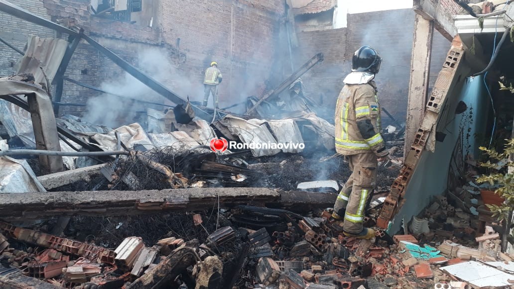 FOTOS E VÍDEO: Veja o rastro de destruição causado por incêndio no depósito de loja