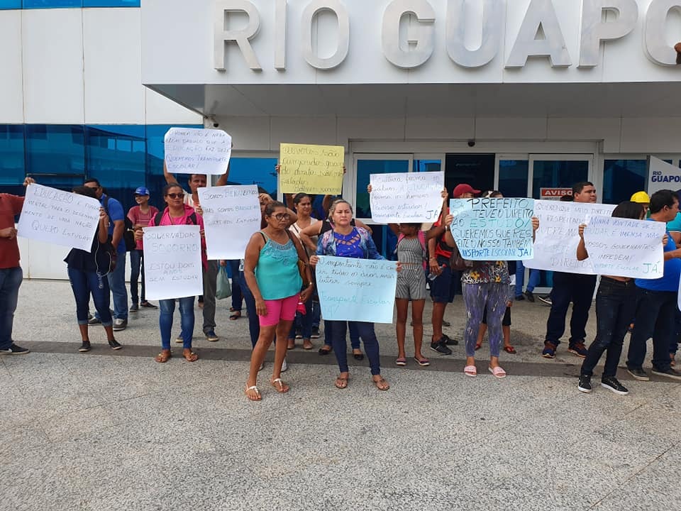 TRANSPORTE ESCOLAR: Aulas não começam e comunidade ribeirinha faz protesto na Seduc