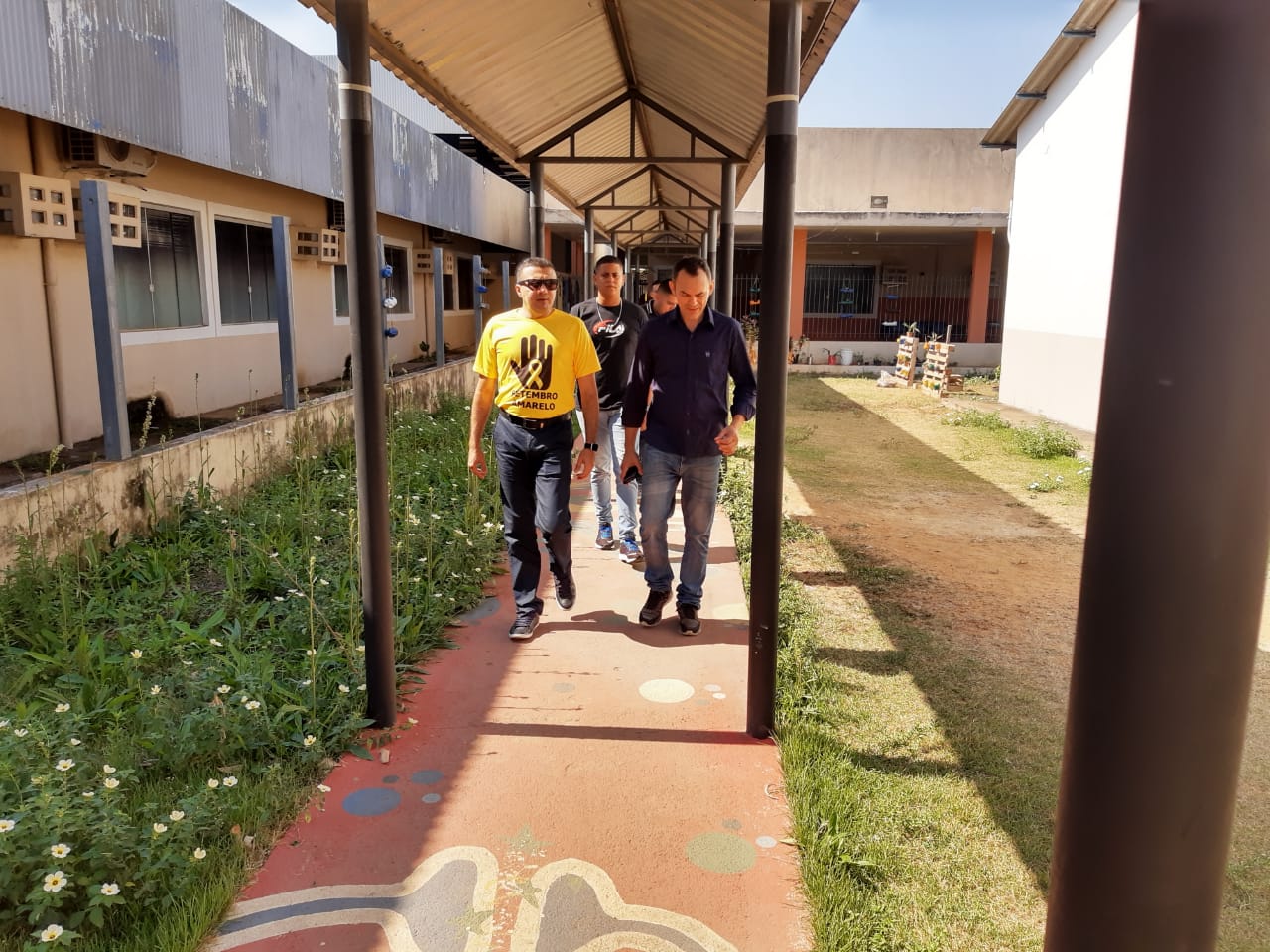 VISITA: Escola Major Guapindaia recebe apoio do deputado Alex Silva