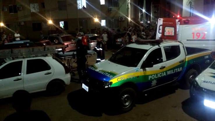 ACIDENTAL: Filho é baleado no abdômen dentro de residência com a arma do pai