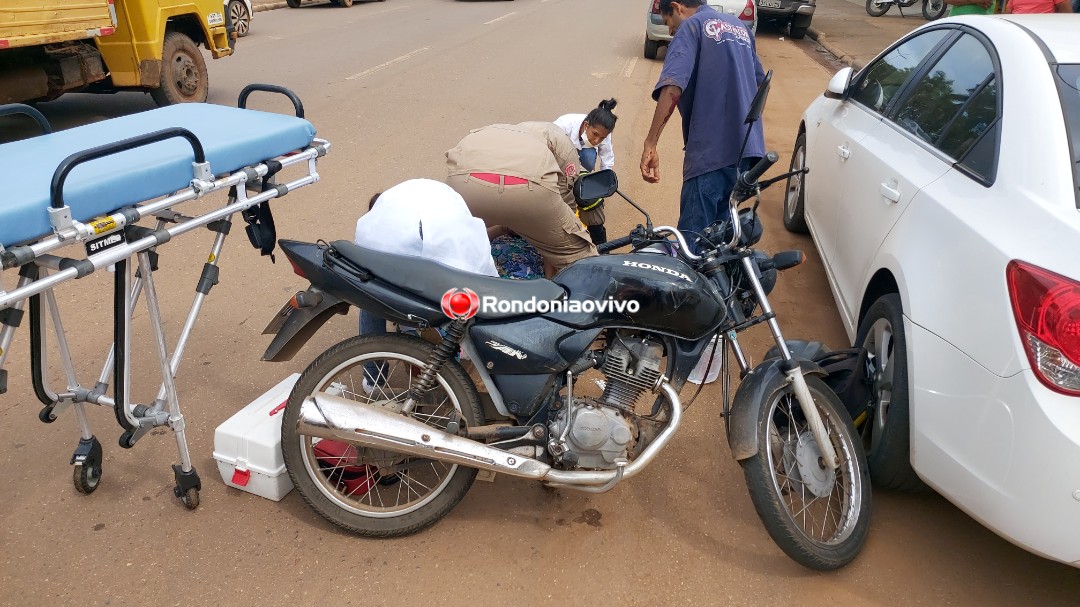 TRÂNSITO: Casal fica lesionado após acidente entre carro e moto na Avenida Jorge Teixeira