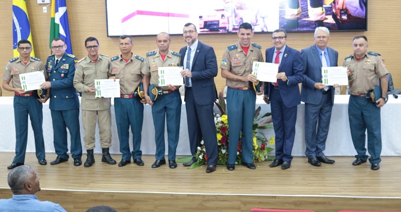 RECONHECIMENTO: Bombeiros Militares são homenageados pelo Deputado Alex Silva