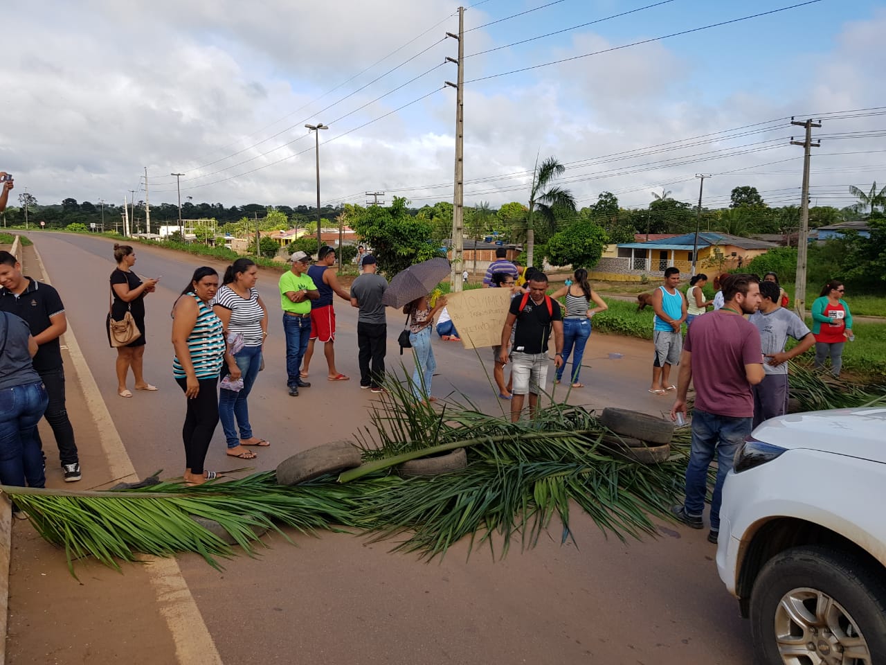 PROTESTO: Comunidade de Candeias do Jamari bloqueia BR-364 sentido PVH