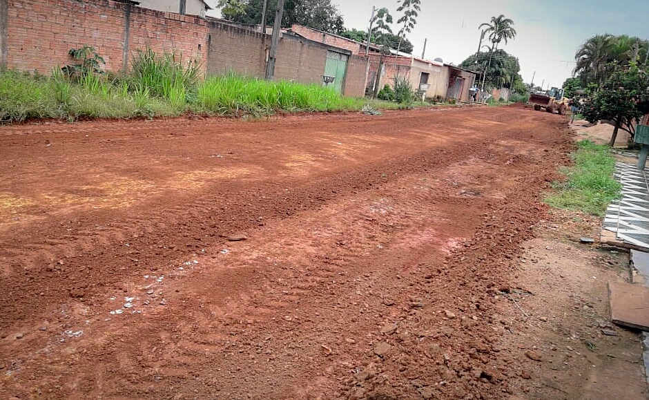 PAVIMENTAÇÃO: Máquinas chegam no bairro Jardim para inciar serviço a pedido de Márcio Miranda