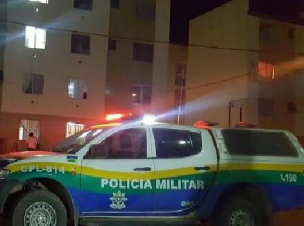 CASADO: Mulher leva rapaz que conheceu em festa para casa e é esfaqueada