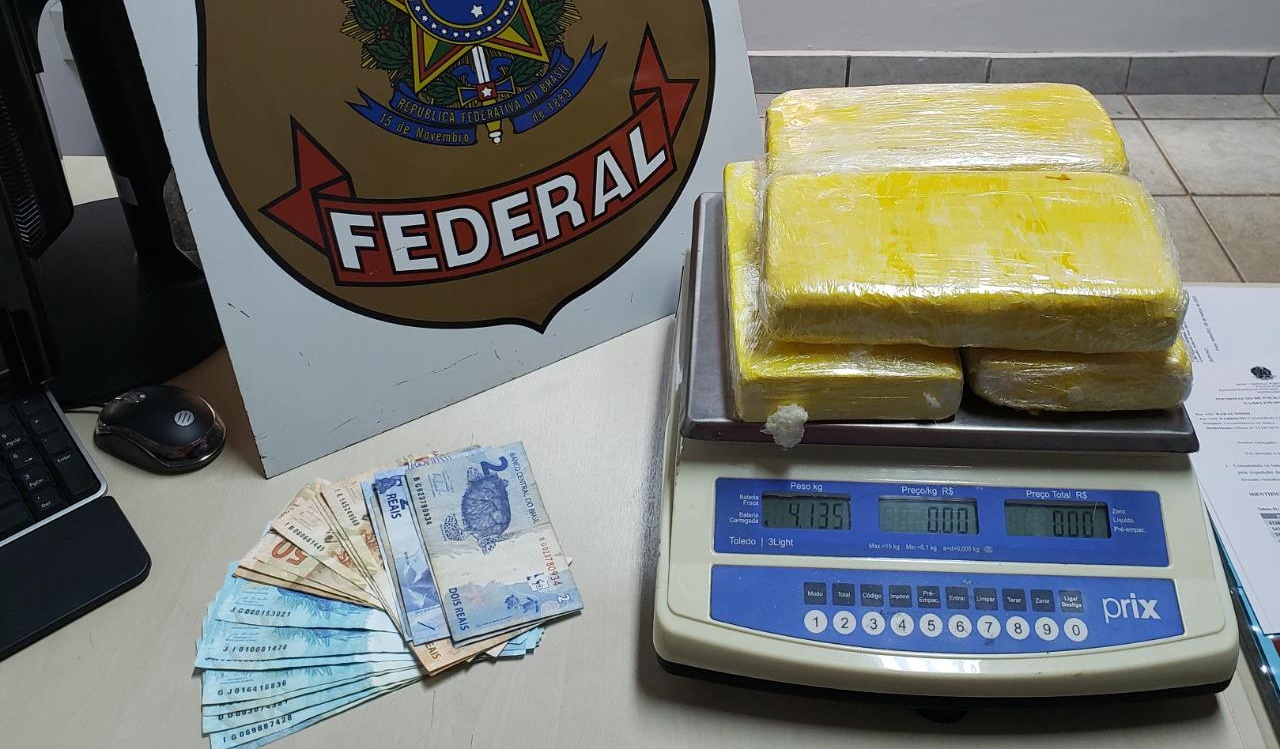 TRÁFICO: PF prende passageiro na rodoviária levando quatro quilos de droga para o Ceará