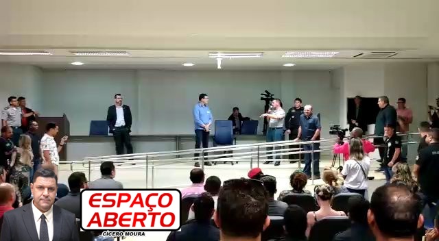 ESPAÇO ABERTO: Comandante da PM  é aplaudido em reunião sobre salários