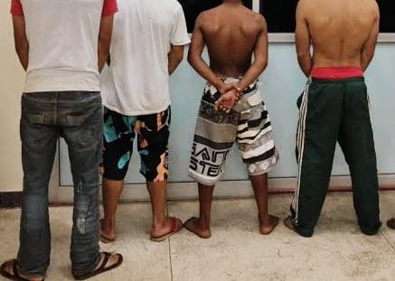 CAIU: Quadrilha de adolescentes é detida pela PM com duas armas após assaltar casal