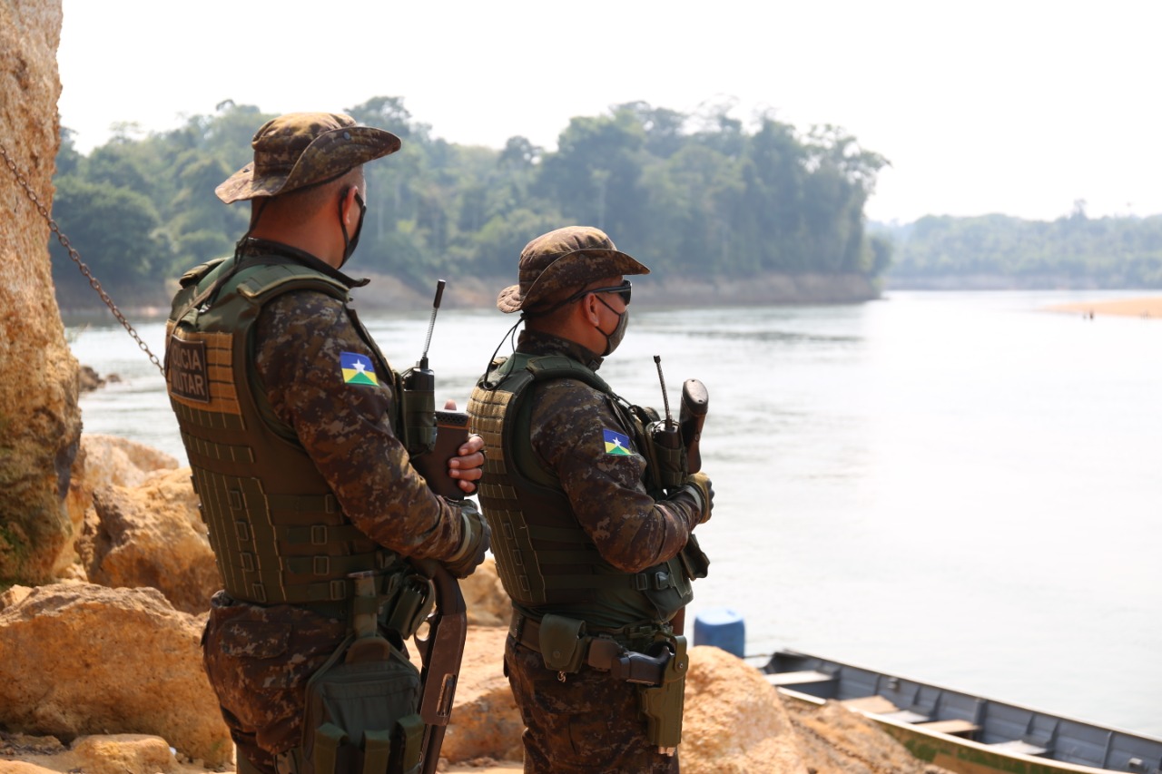 VILA CALDERITA: Polícia Militar realiza operação para combater aglomeração em balneário