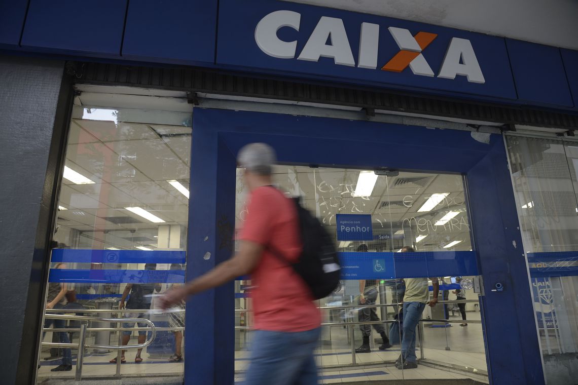 DINHEIRO: Agências da Caixa abrem neste sábado para saque do FGTS