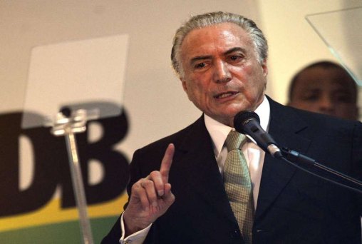 Temer ignora Dilma e busca apoio por impeachment, diz jornal