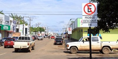 ALERTA - Sem vagas de estacionamento comércio da Calama “quebra”; comerciantes culpam Prefeitura