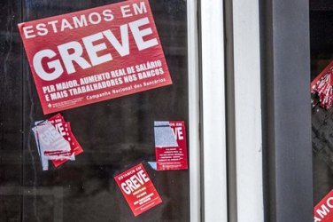 Bancários rejeitam proposta de bancos e decidem por greve nacional 