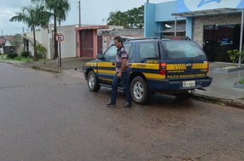 JARU - Polícia Rodoviária Federal prende condutor com CNH falsa