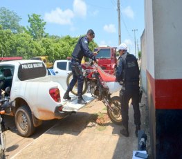 PM detém casal com vários objetos e apreende arma de fabricação caseira 