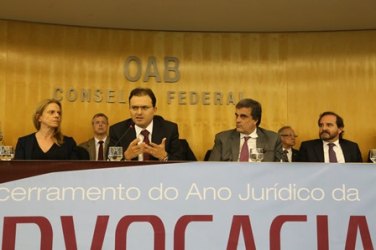 OAB se manifesta contra a corrupção e pelo direito de defesa