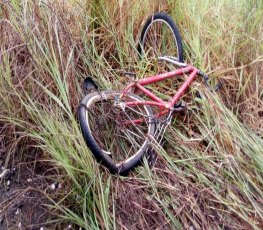 Veículo atropela ciclista e foge sem prestar socorro