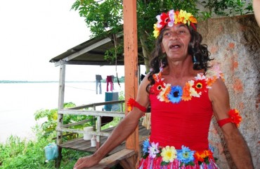 CARNAVAL 2010 - Burruchaga coloca fantasia e diz que só tira na quarta-feira de cinzas 