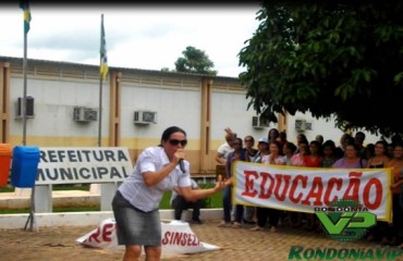 ROLIM DE MOURA – Greve paralisa todos os órgãos públicos municipais 