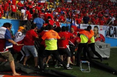 Torcedores bêbados podem fazer Fifa voltar atrás e proibir venda de cerveja na Copa