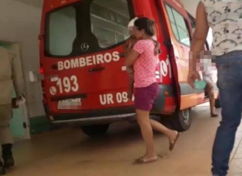 NA CABEÇA: Criança é atingida por portão de residência que desabou