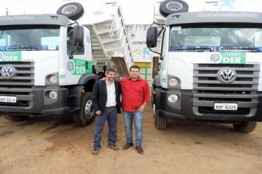 Ezequiel Junior entrega caminhões em Machadinho