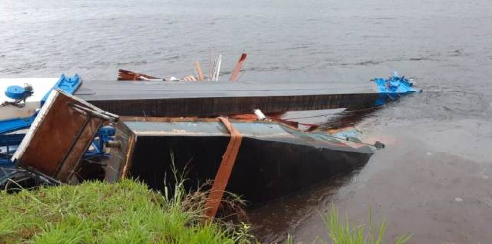 VÍDEO: Marinha pede informações da prefeitura sobre mancha de óleo onde barco naufragou