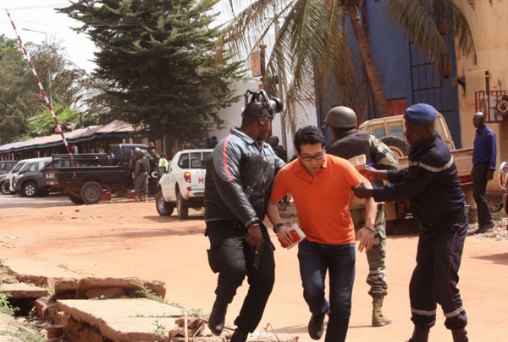 Reféns de hotel na capital do Mali são libertados; ao menos 27 morrem