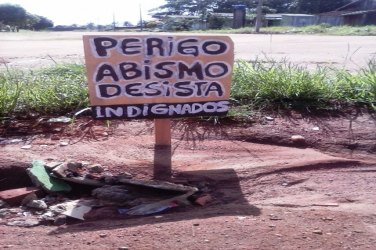 Comunidade protesta contra buracos em Cerejeiras