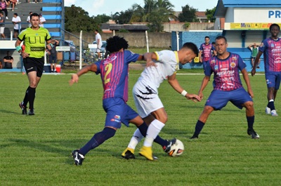 Em jogo de cinco gols, Barcelona vence o Vilhenense e assume a liderança