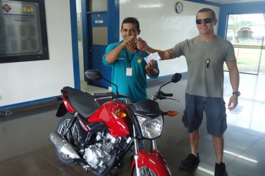 CFO entrega motocicleta a ganhador de “Ação entre Amigos”