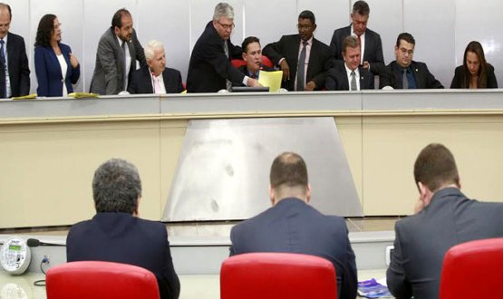 ALE aprova programa de aposentadoria voluntária do MP