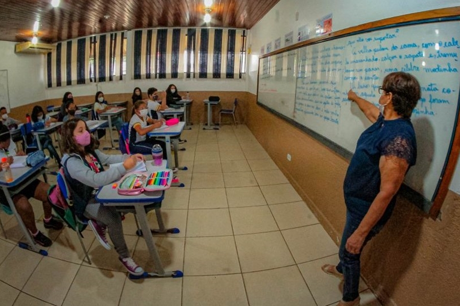TAÍSSA SOUSA: Contratações de professores efetivam atividades em escolas de municípios
