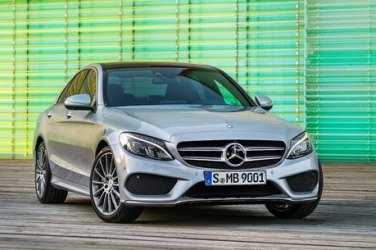 Mercedes-Benz convoca novo Classe C por falha no cinto de segurança traseiro