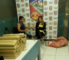 FLAGRANTE: Casal é preso com 50 quilos de maconha na capital