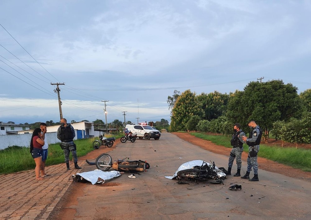 TRAGÉDIA: Colisão entre motocicletas deixa dois mortos e três feridos em Rondônia