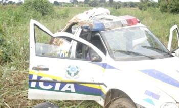 Viatura da Policia militar capota na BR-364