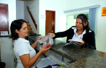 Secretaria inicia entrega do guia turístico de bolso de Porto Velho