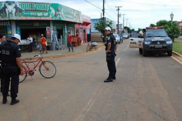 Ciclista sofre acidente ao trafegar na contramão