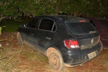 Polícia encontra carro abandonado e com objetos furtados